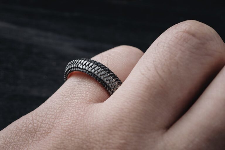 Schwarze Eheringe – Trauringe in Carbon Design