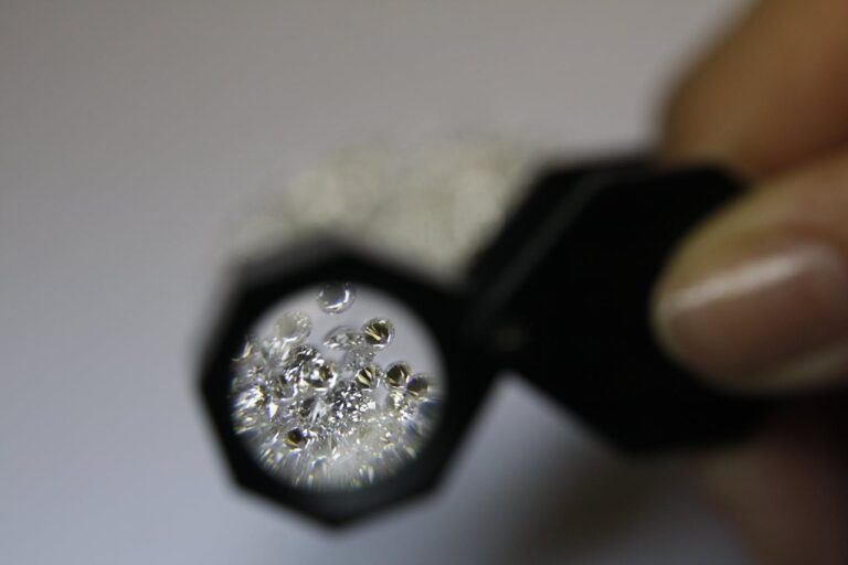 Was sind Labordiamanten? Lab Grown Diamanten vs. echte Diamanten 