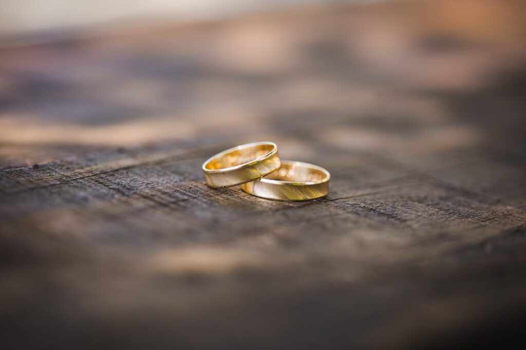 Partnerringe mit Gravur online kaufen - Darauf sollten Sie achten! 9 Partnerringe gratis Gravur
