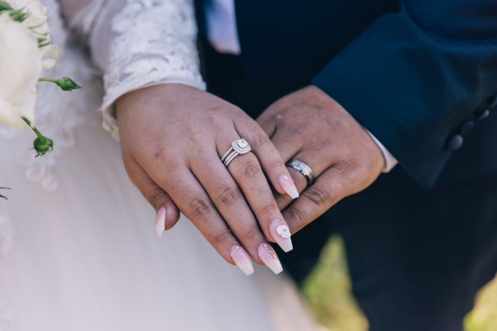 Einzigartige Trauringe - Mit diesen 5 Eheringe Trends stechen Sie aus der Masse heraus! 6 Platinring Hochzeit Mann